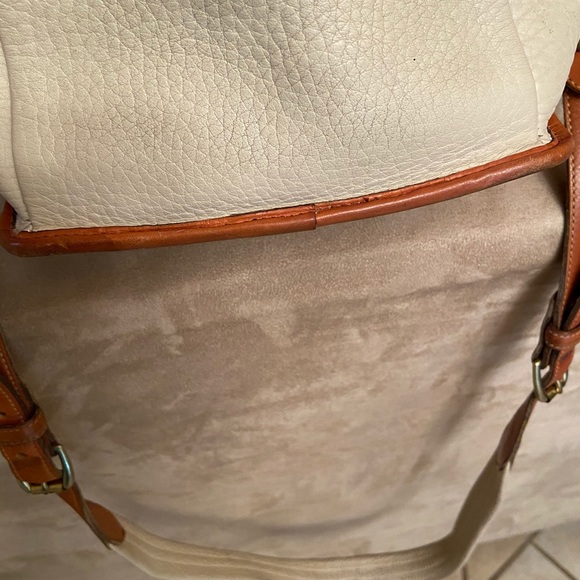 Dooney & Bourke All  Weather Leather vintage Crossbody bag - Picture 9 of 11